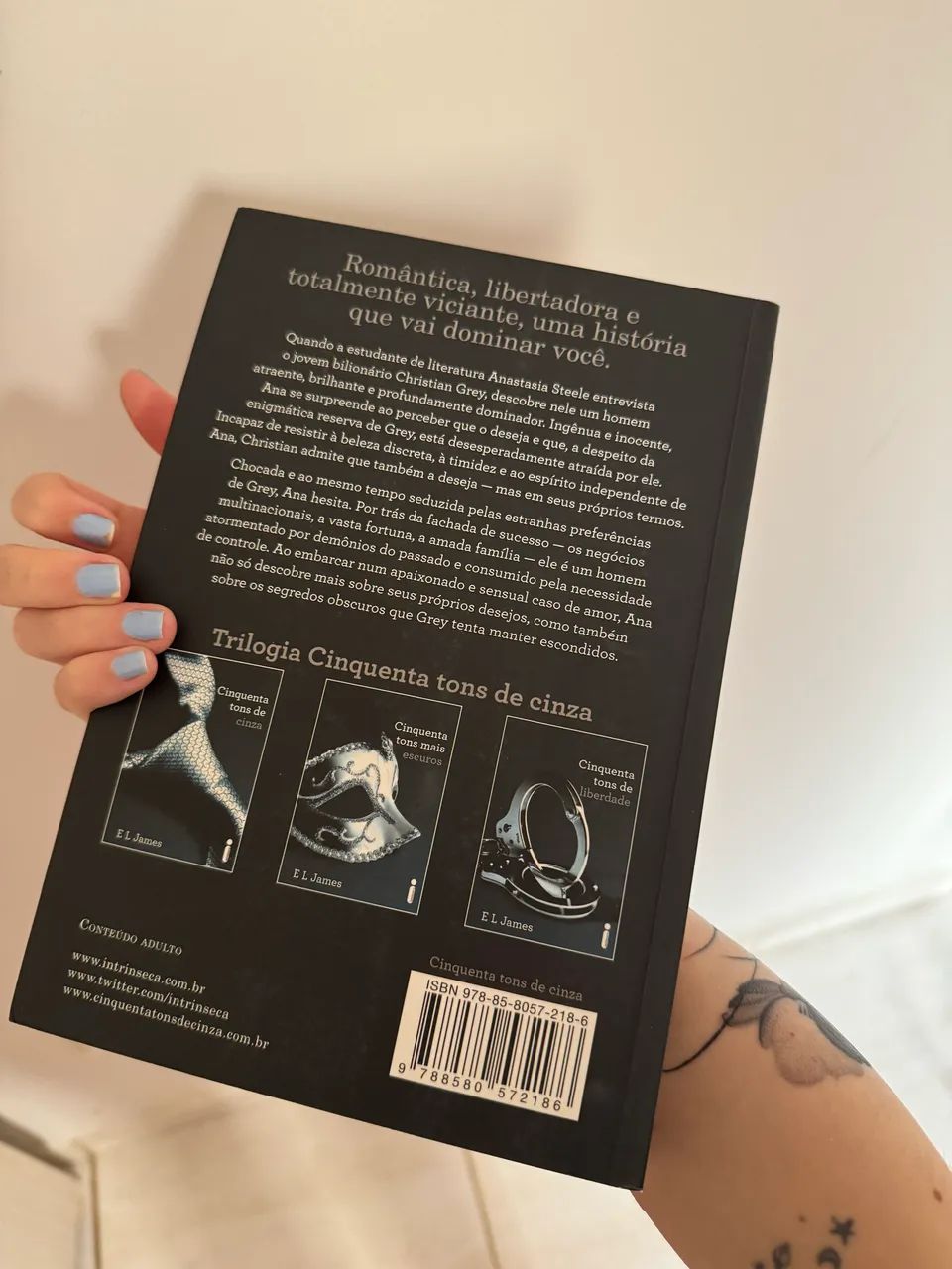 Livros Cinquenta Tons de Cinza + Grey - E.L. James - Foto 3