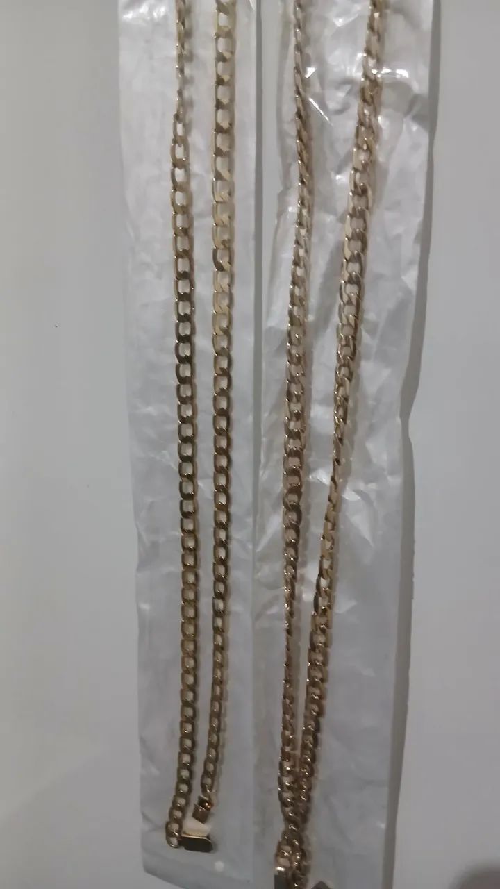 Cordões e pulseiras