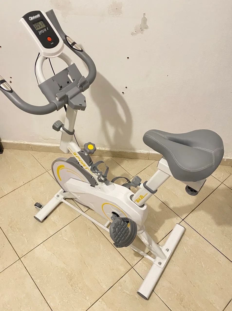 Bicicleta ergométrica exercício muito nova