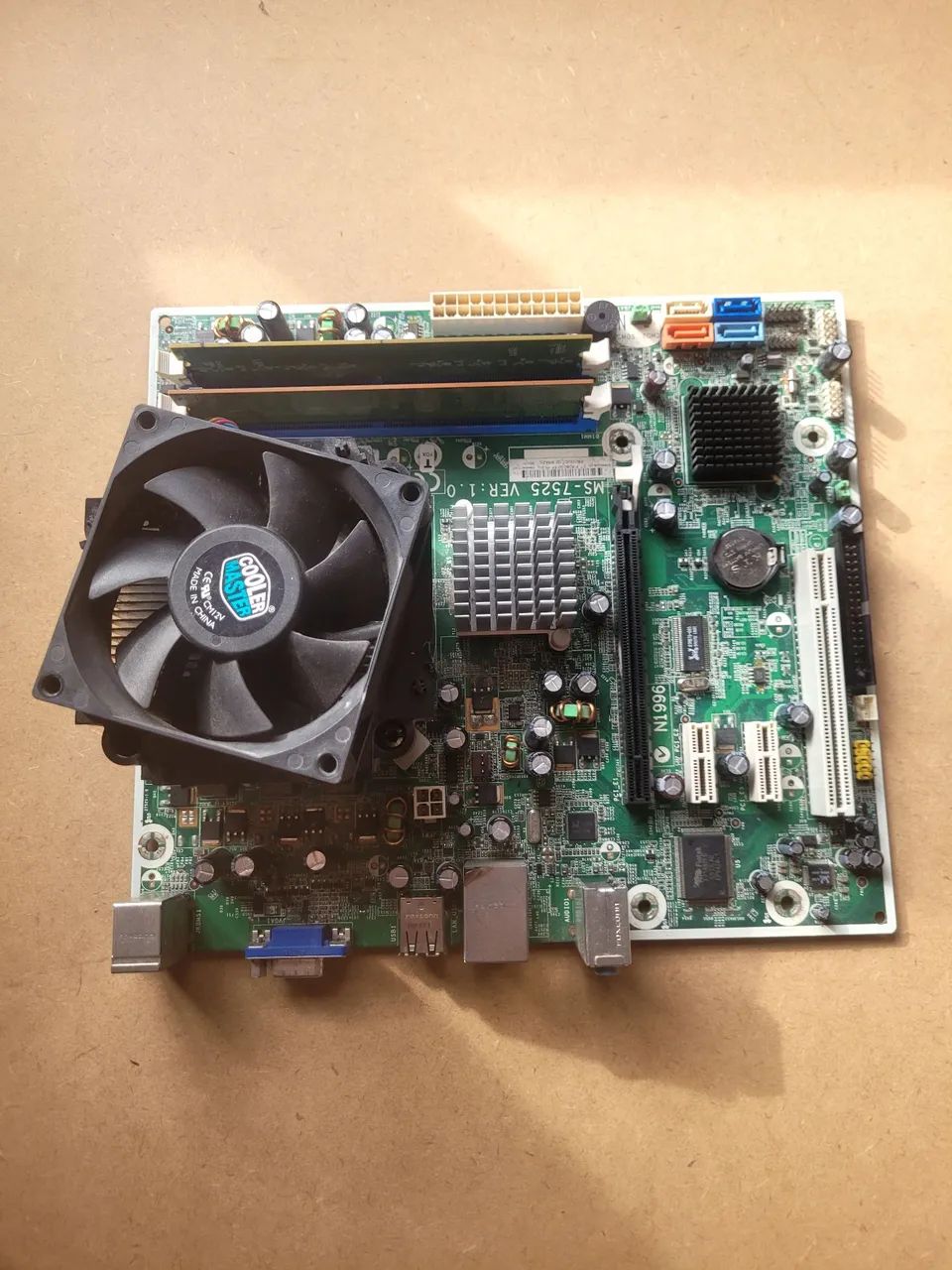 Kit placa-mãe MSI + Intel Celeron + 2 GB DDR2
