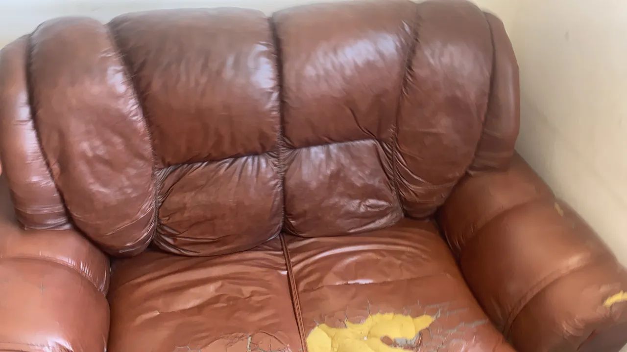 Sofa de couro 2 lugares, ACEITO NEGOCIAÇÃO 