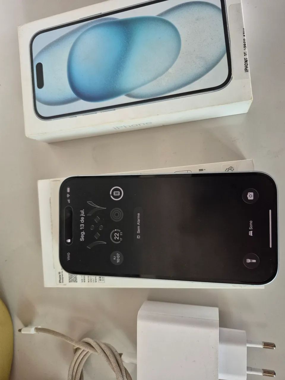 IPhone 15 em estado de novo