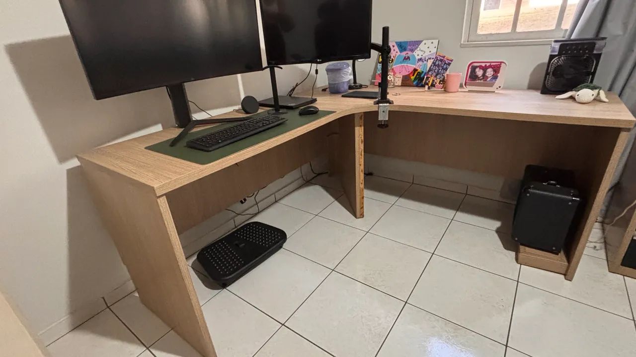 Mesa de escritório em L