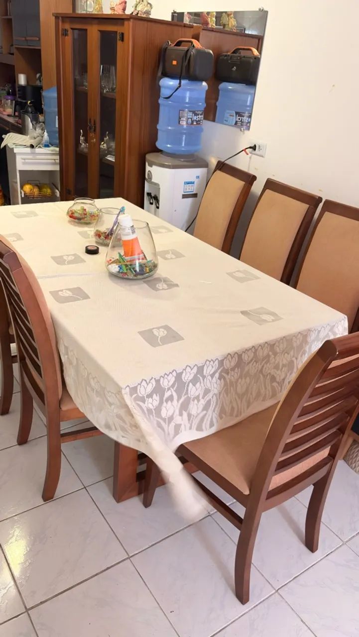 VENDO MESA DE JANTAR JACAÚNA COM 6 CADEIRAS - Foto 3