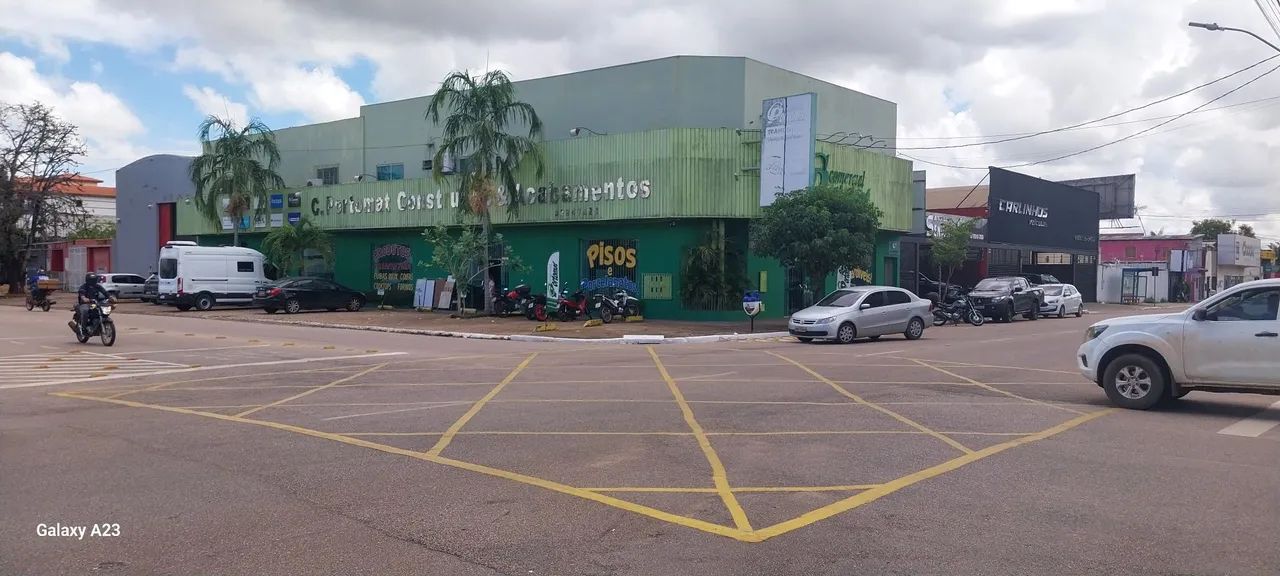 Prédio Comercial de esquina Av Carlos Gomes 
