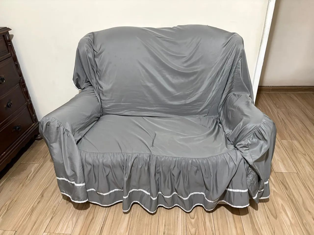Sofá de Encostos Altos com Almofadas Estampadas  - Foto 4