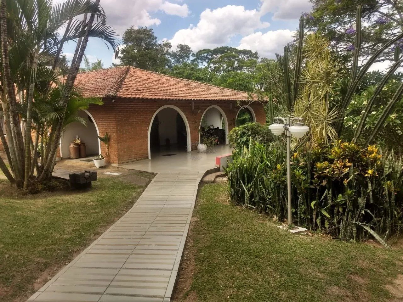 Hotel a venda em Jacarezinho.
