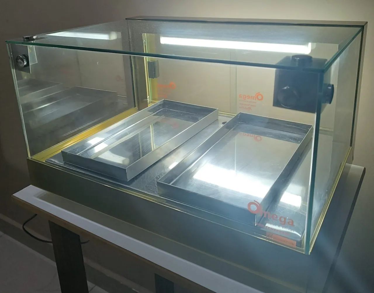 Vitrine Fria Beta 47cm dourada com 4 gelo-X - bivolt - Omega - Foto 5
