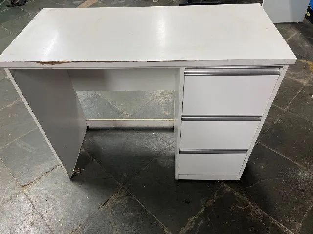 Mesa de escritório para estudos com gaveta 
