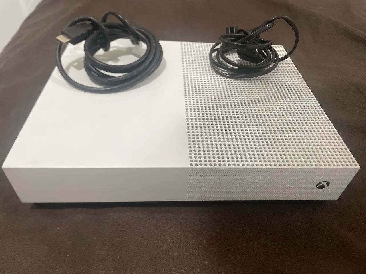 XBOX ONE 1TB + CONTROLE XBOX SERIES (acompanha docker e duas baterias)