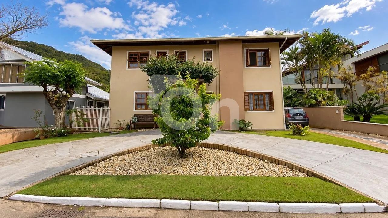 Casa de 4 dormitórios no Sambaqui - Foto 2
