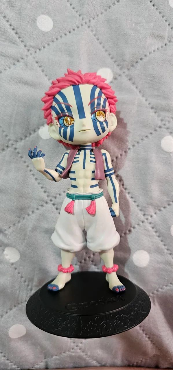 Qposket Akaza Demon Slayer original - usado