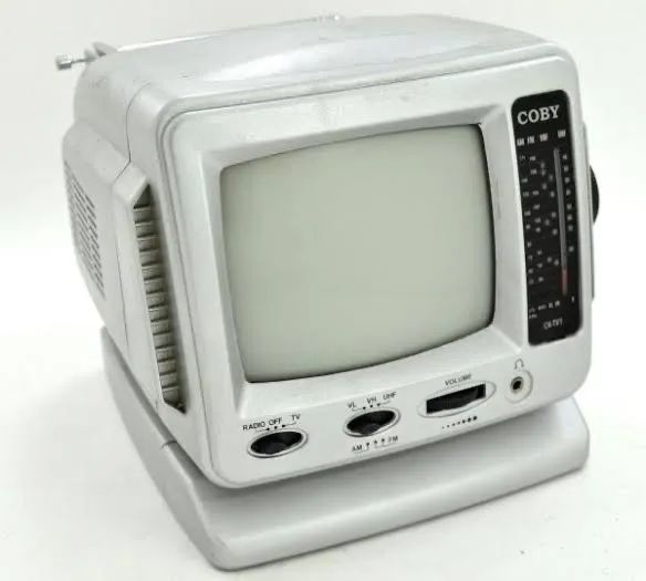 TV antiga funcionando perfeitamente 
