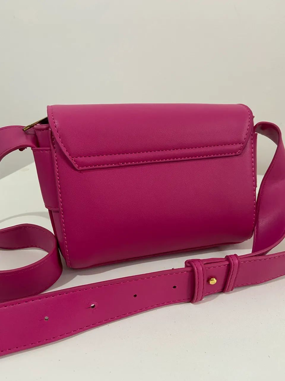     Kit com 2 bolsas femininas em ótimo estado - R$ 110 - Foto 3