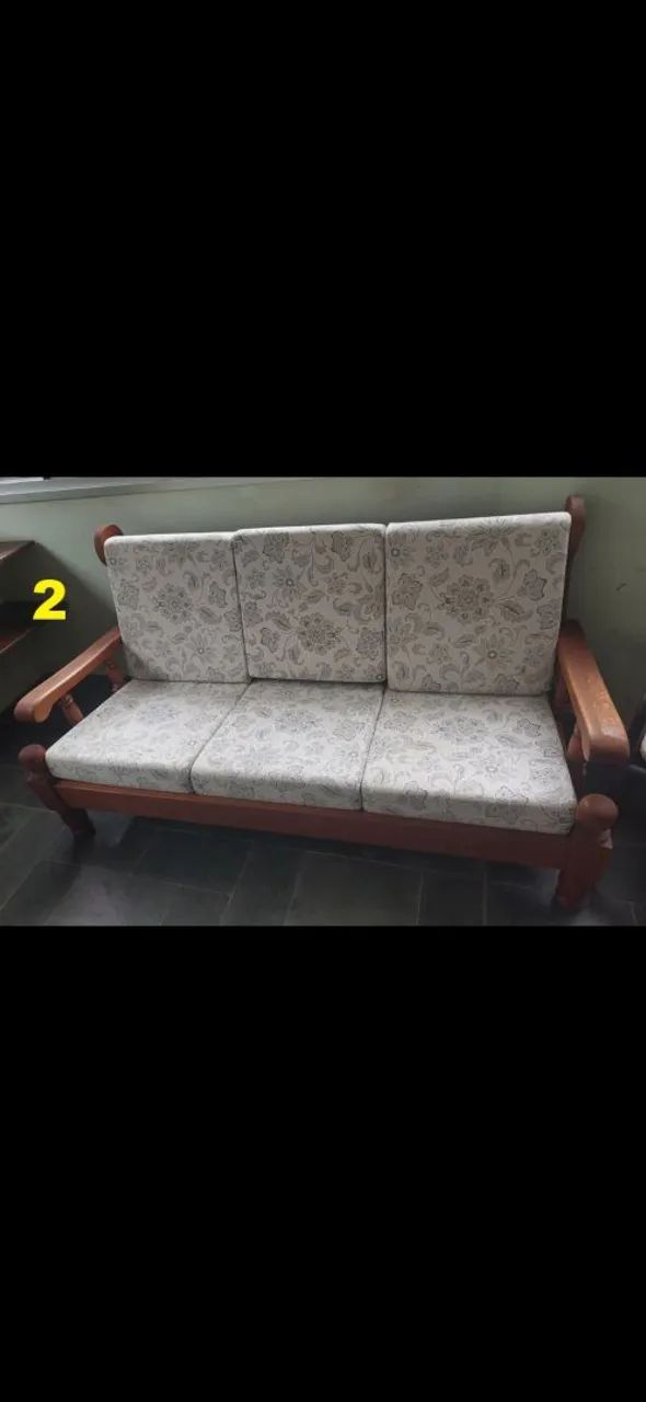Vendo conjunto de 2 sofás de 3 lugares e 1 mesa de centro - Foto 4
