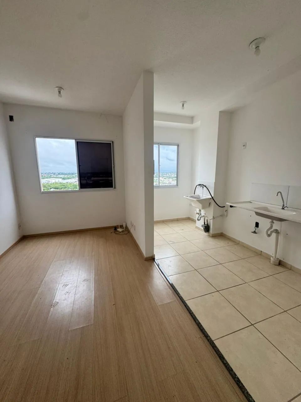 Apartamento á venda com 2 quartos - Av. Fernando Corrêa da Costa