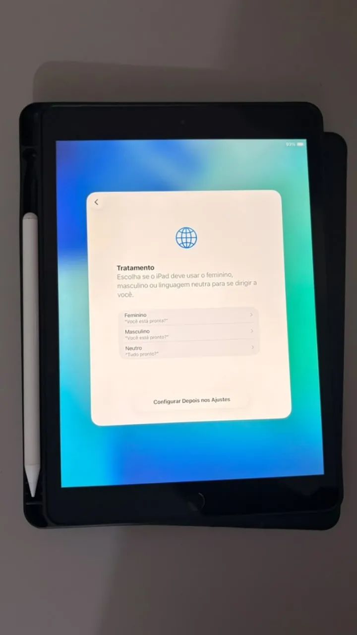 iPad 8ª geração com capa, caneta e carregador