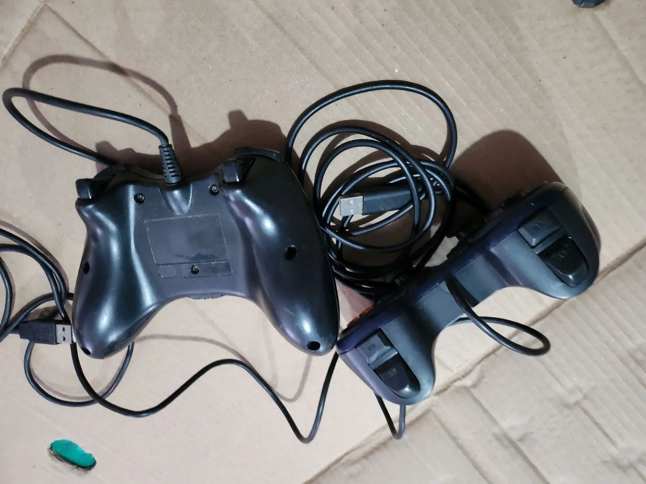 2 controles pra peças, exbox  - Foto 4