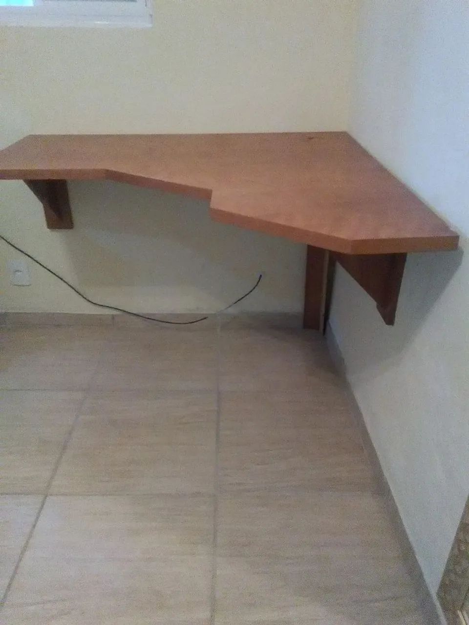 Mesa de quarto/escritório com armário parede 