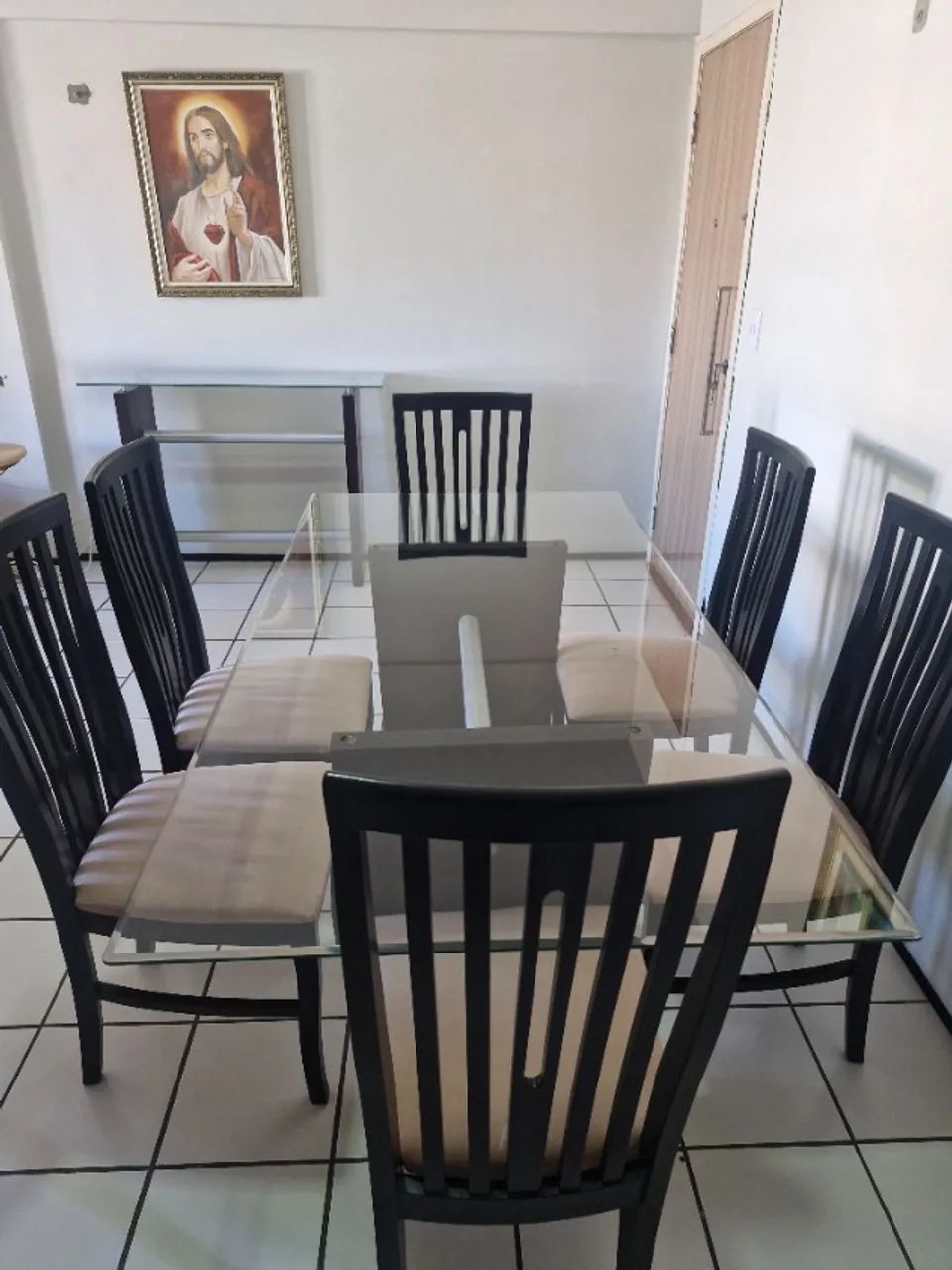 Mesa de jantar tampa de vidro, console  e sofá 