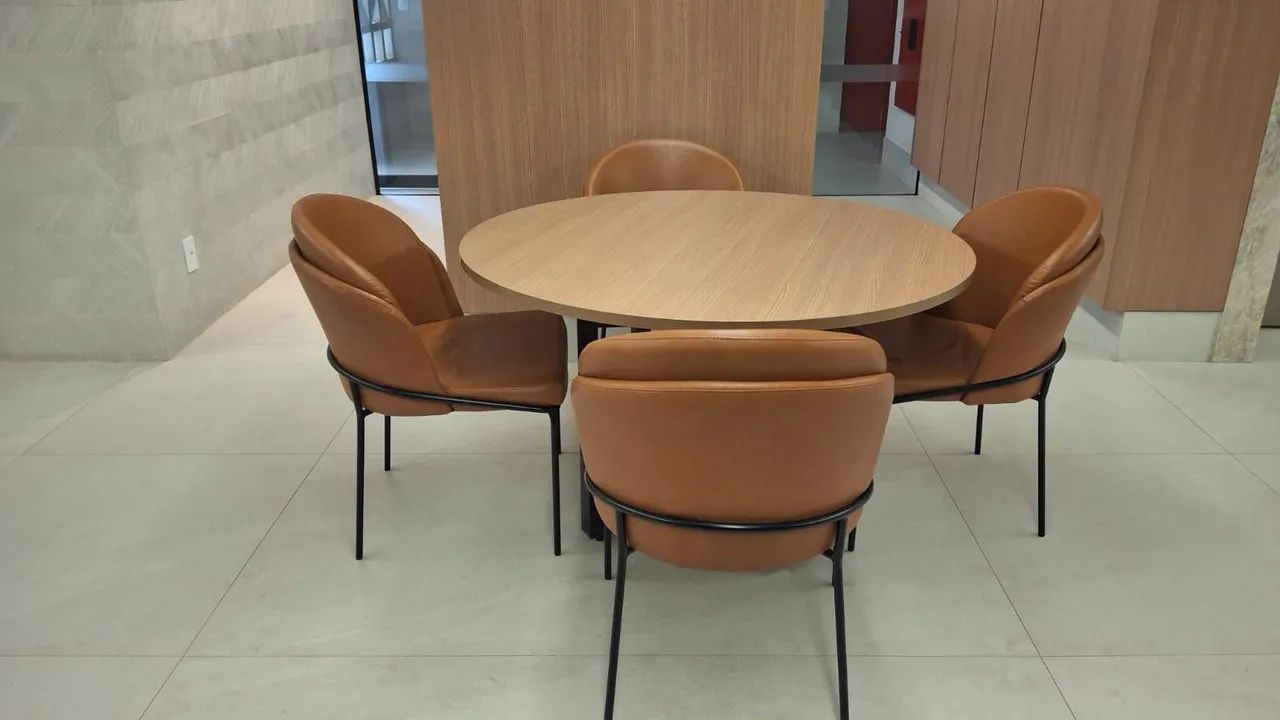 Promoção Jogo de mesa com 4 cadeiras