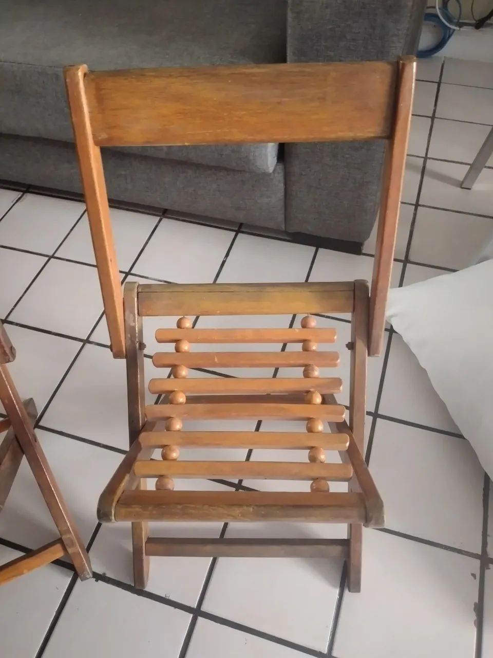 PCadeiras super resistente pra qualquer lugar.madeira pura. Sem uso resistente. 