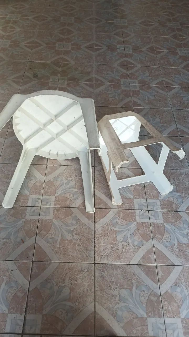 Branquinho + mesinha de plástico (Desapego) - Foto 3