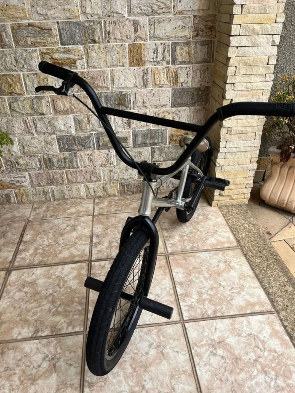 BMX usada de manobras Cult aro 20