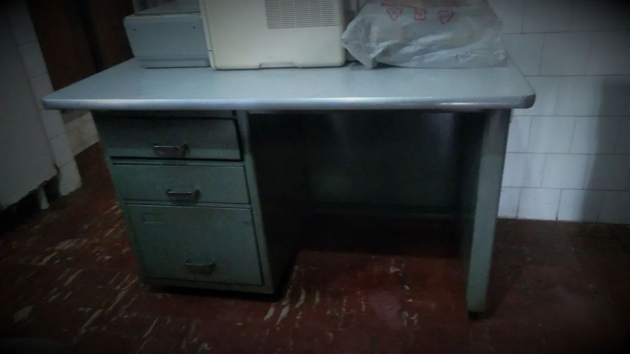 Mesa de escritorio de aço
