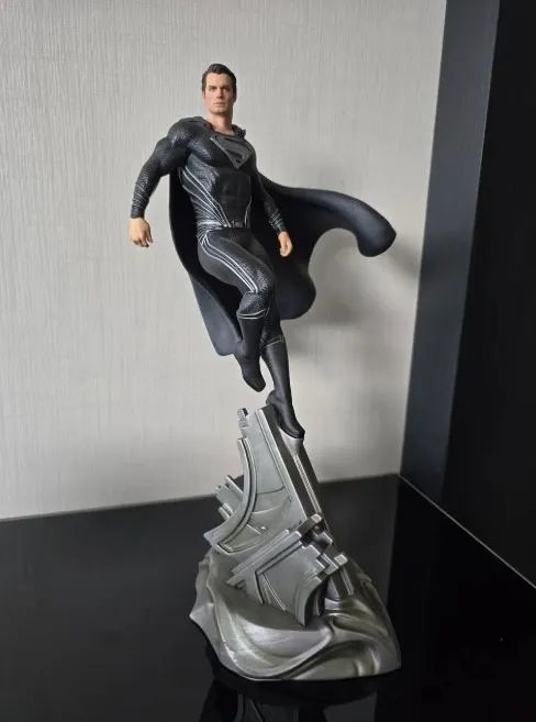 Supeman Black Suit 1/10 Iron Studios - Foto 2