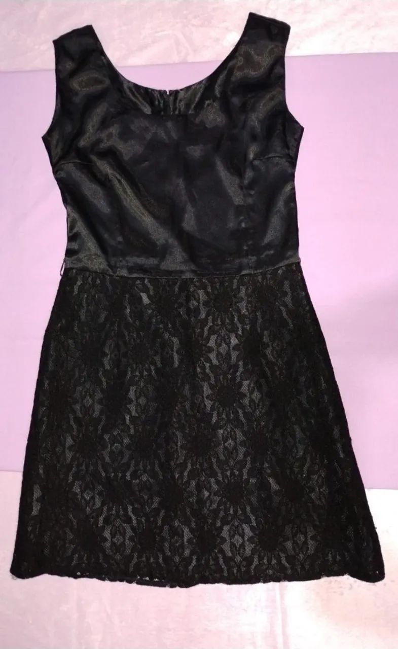 Vestido preto com renda tamanho M