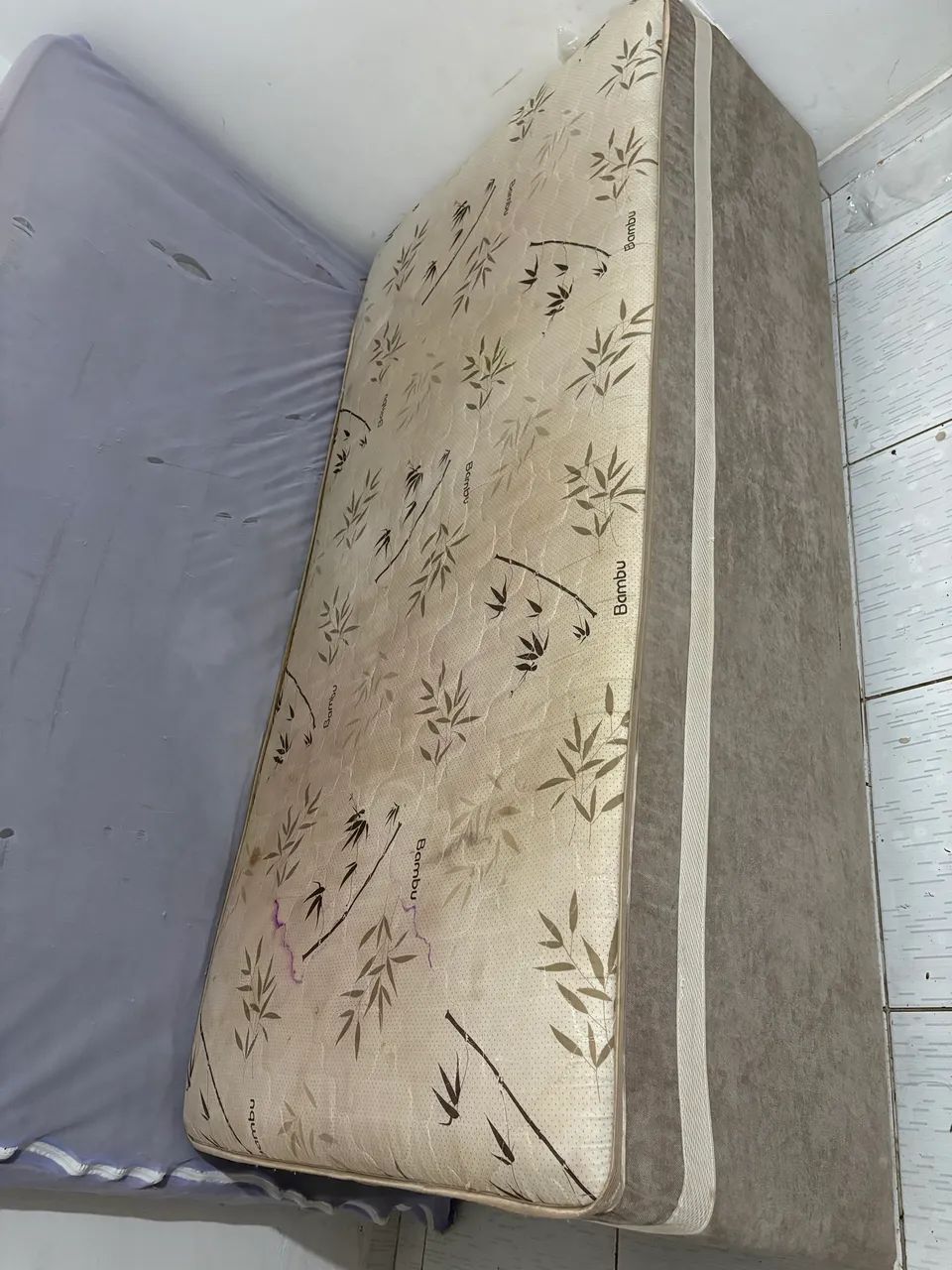 Cama box solteiro poucas vezes usadas 