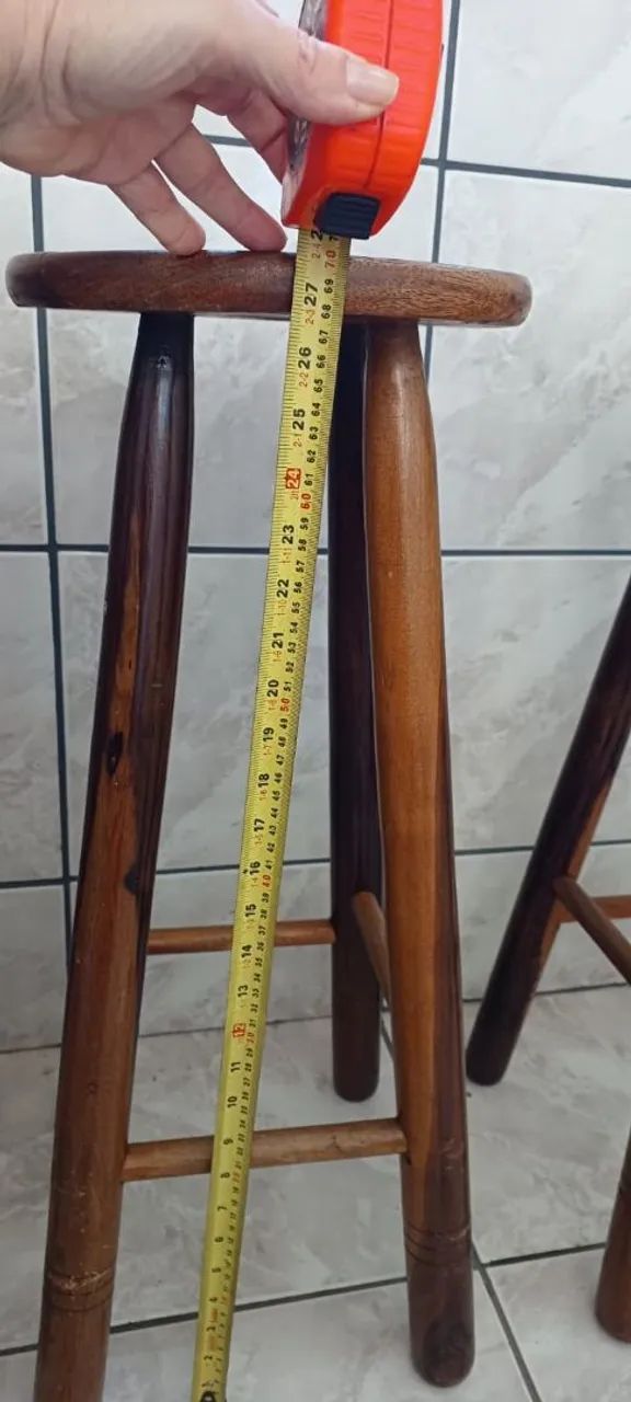 Banquetas de madeira 70cm - resistentes (kit com 3) - Foto 4