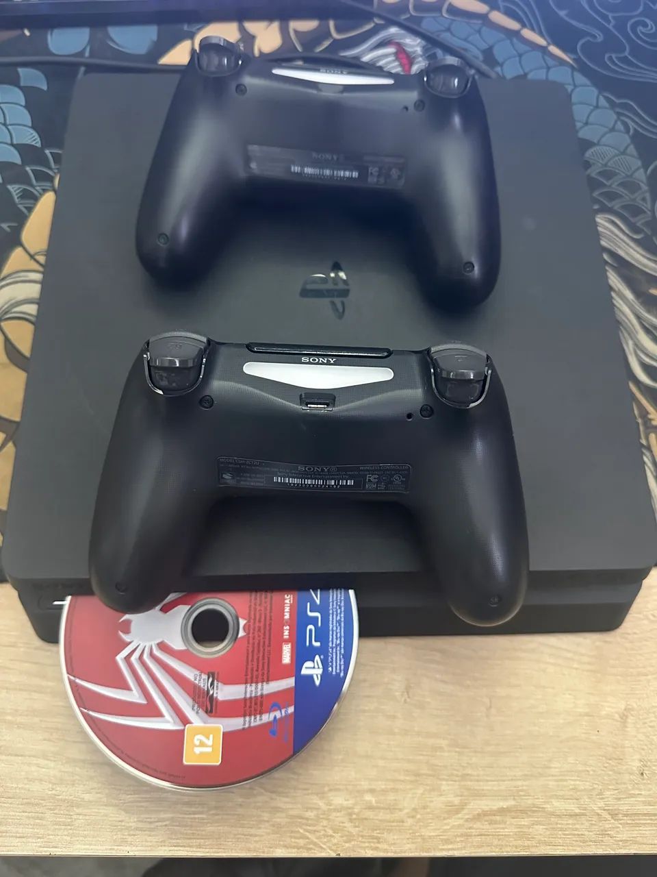 PlayStation 4 Slim 1T 2 controles e 1 Jogo.  - Foto 2