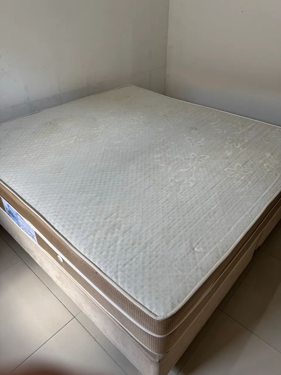 Cama magnética e massageadora
