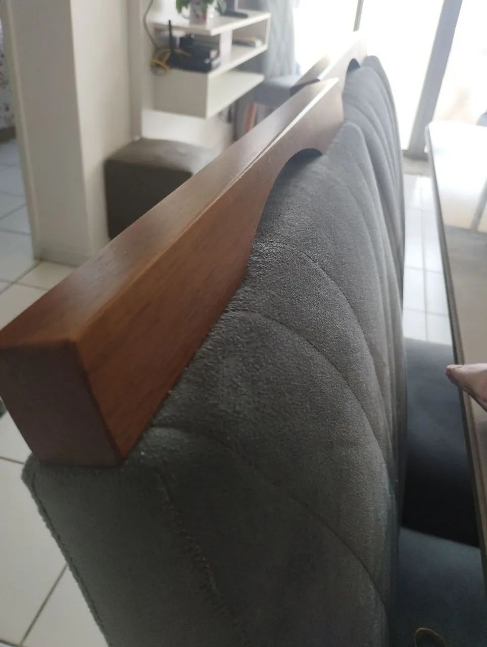 Mesa com 6 cadeiras em perfeito estado  - Foto 2