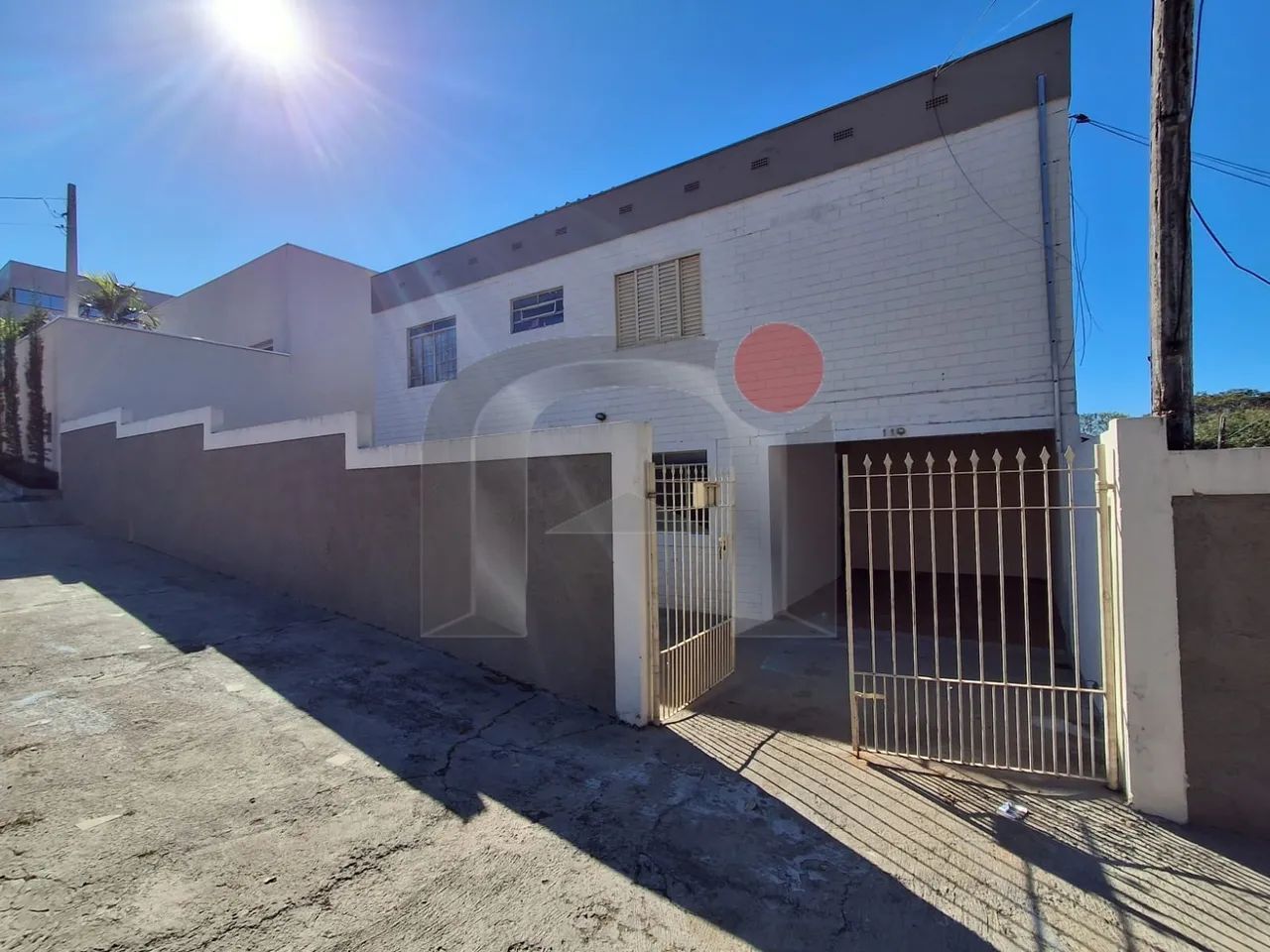 CASA EM EXCELENTE LOCALIZAÇÃO