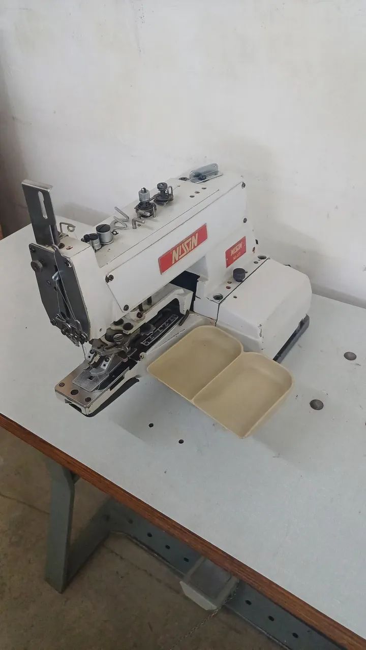 Maquina de pregar Lacinho e botoneira. 