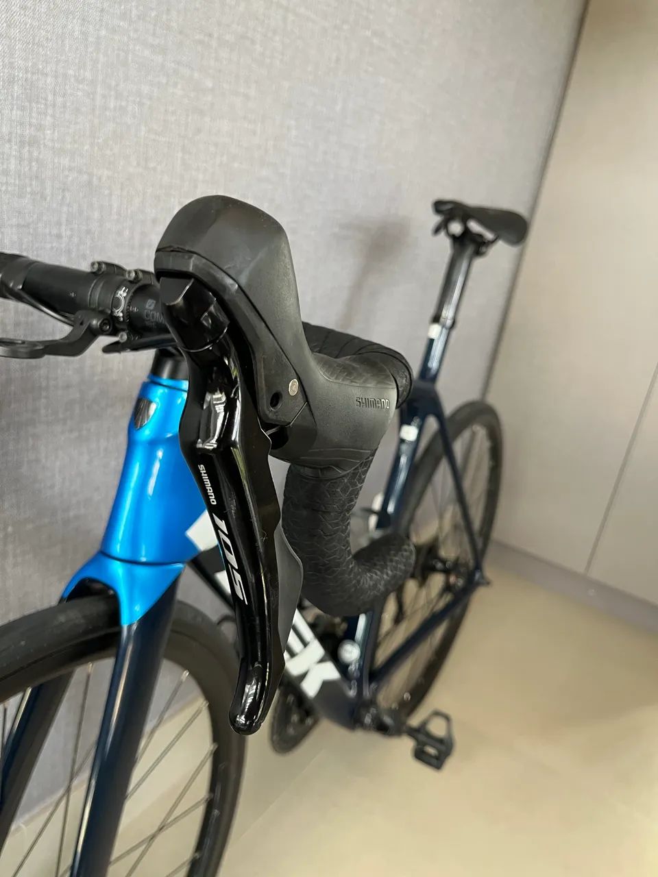 Trek Emonda SL5 - Shimano 105 a disco, tamanho 56. Bicicleta de