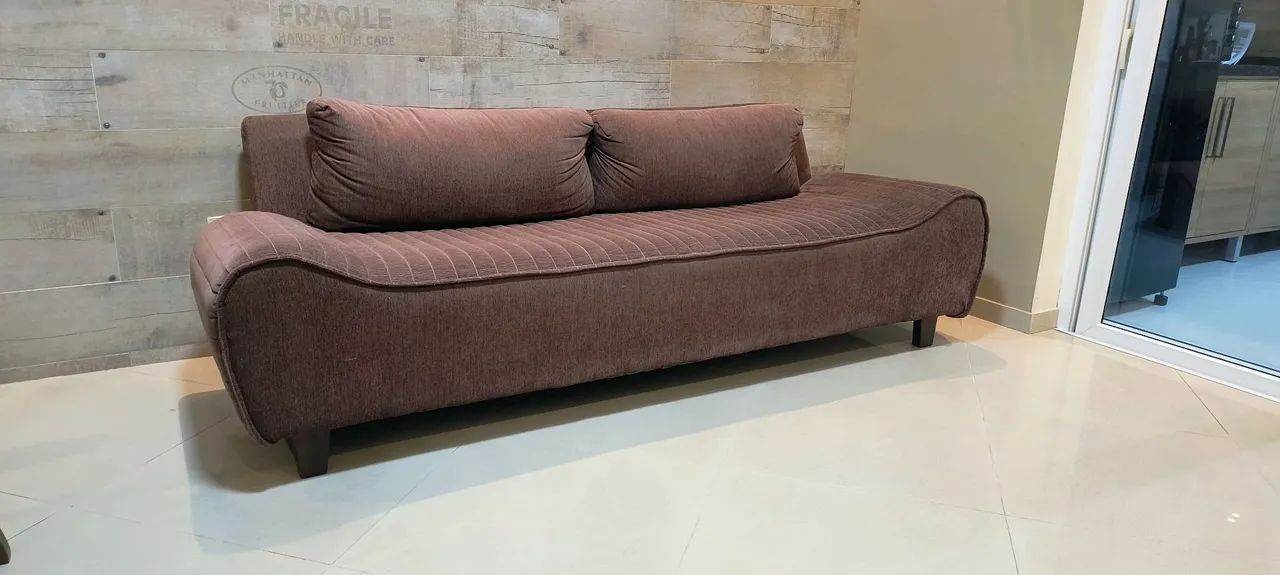 Sofá de dois e três lugares em excelente estado - design moderno