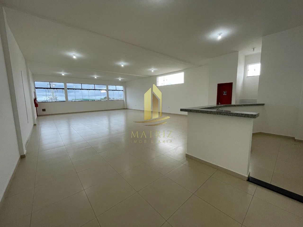 Aluga-se sala comercial Jd Esmeralda - Foto 2