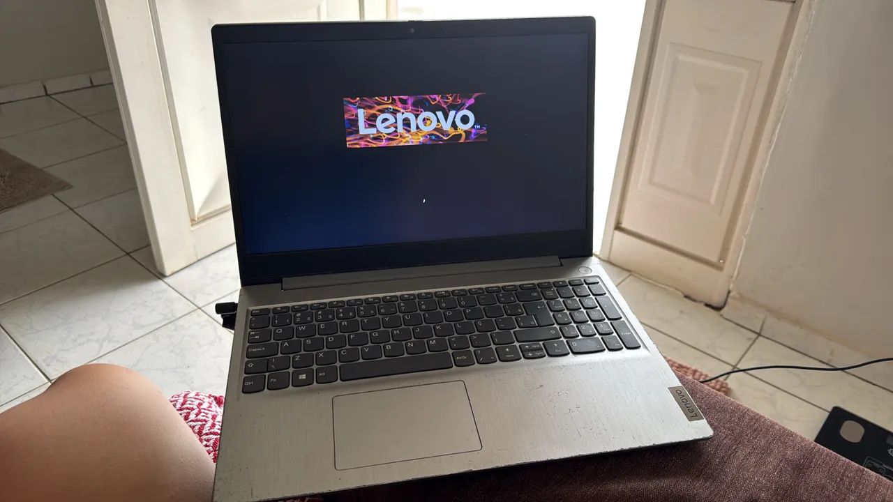 Notebook Lenovo Ideapad i3 Usando