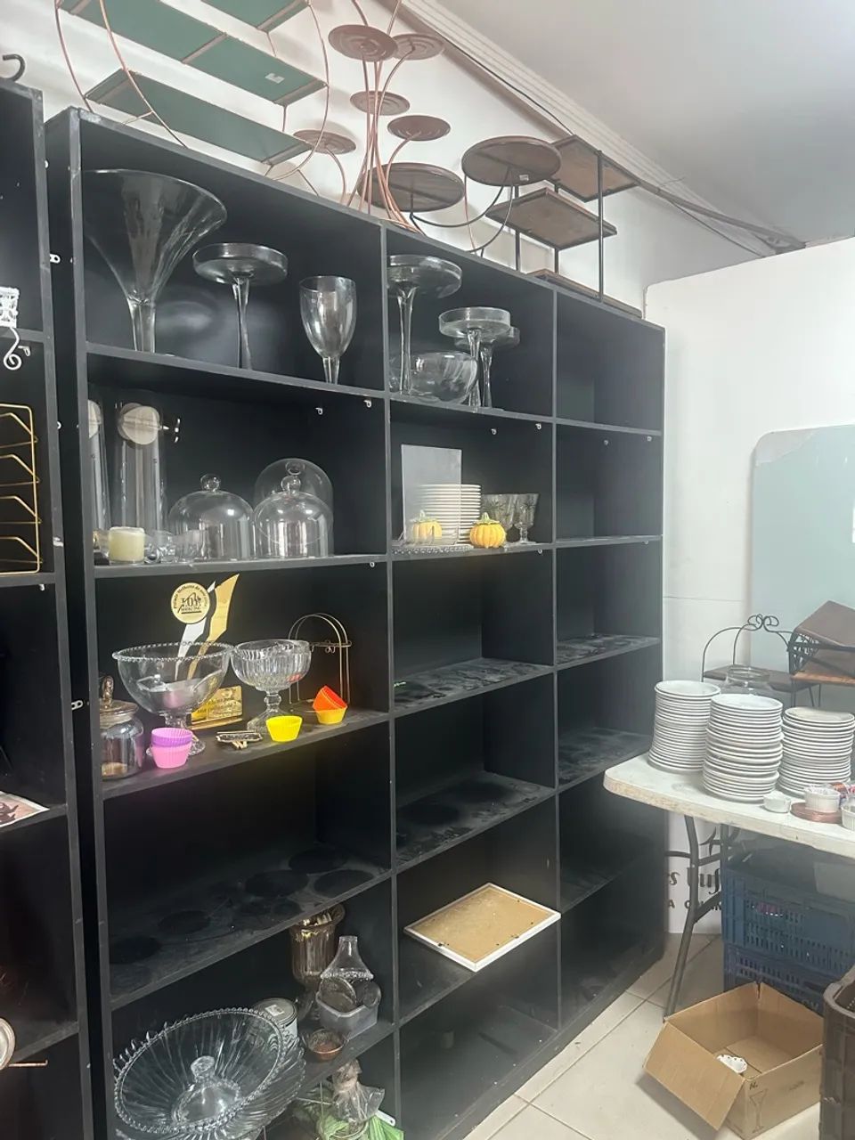 Vende se prateleiras 