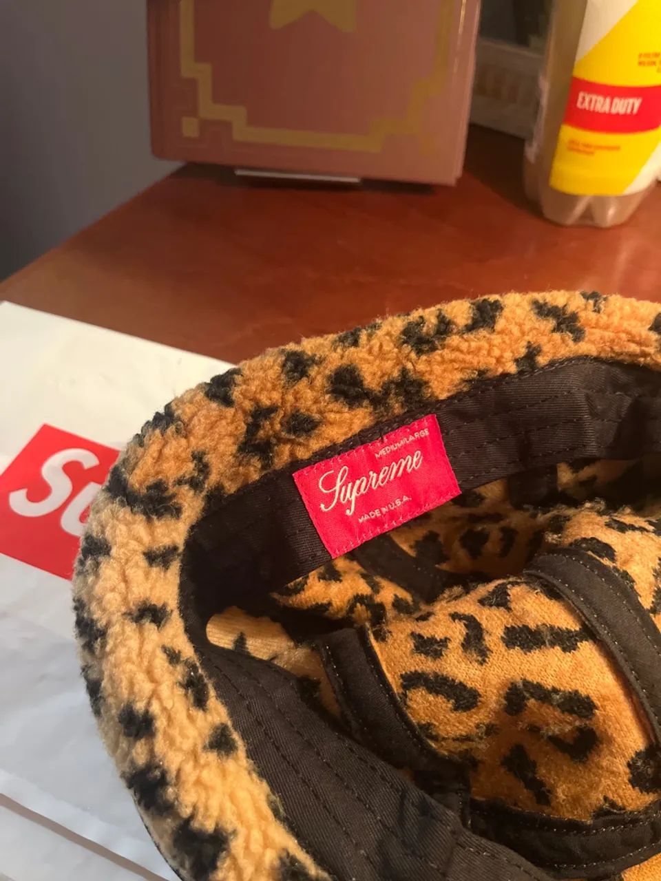 Boné Supreme Leopard Fleece Gold (FW17) - USADO - Foto 2