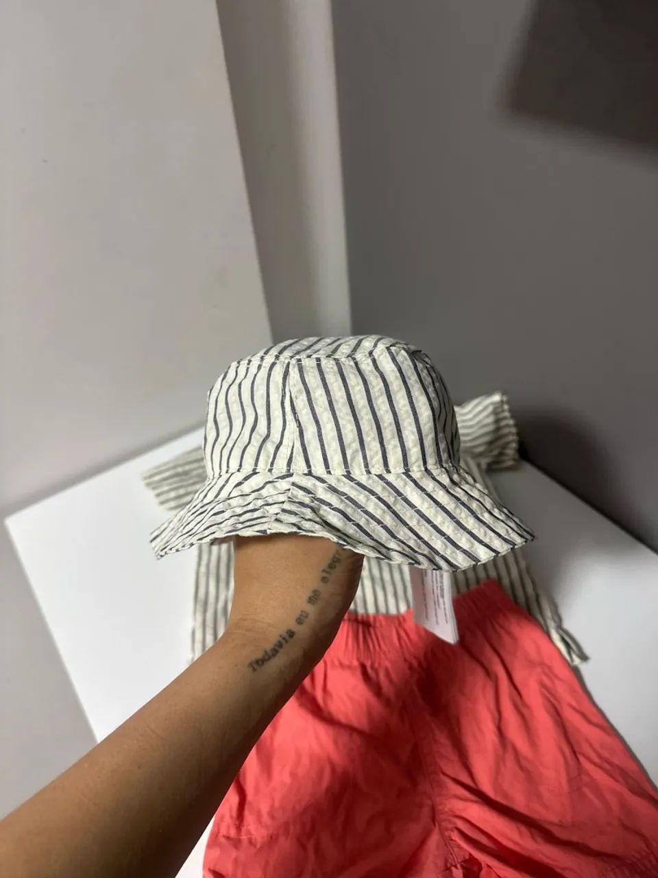 Conjunto Carters com chapéu 12 meses  - Foto 5