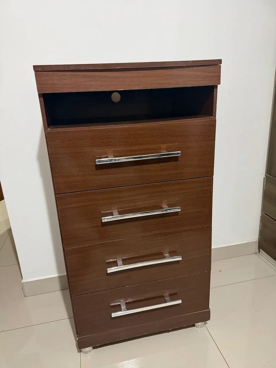 Cômoda de Madeira com 4 gavetas