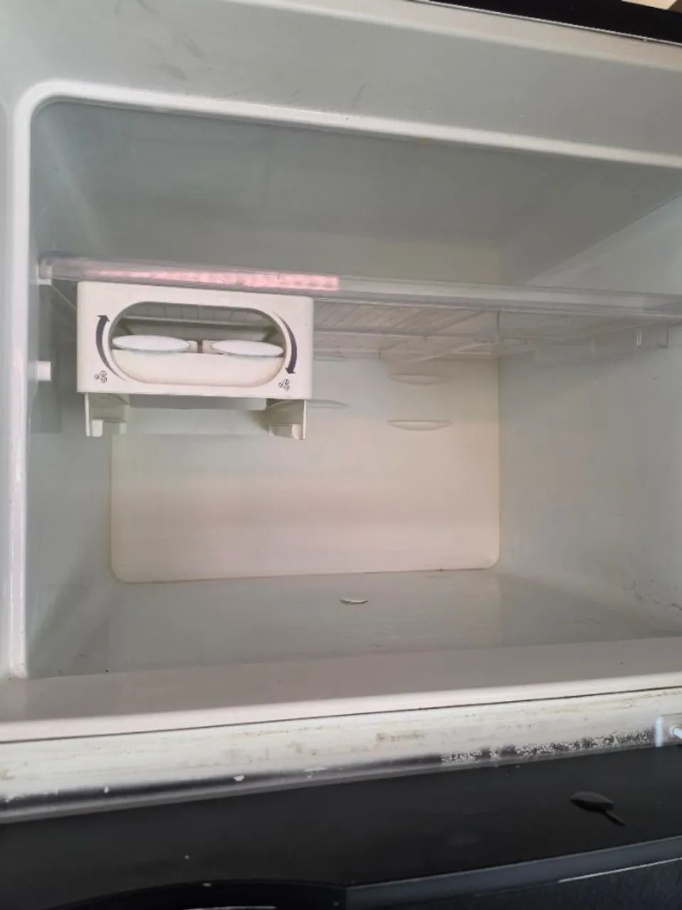 Geladeira Eletrolux Envelopada Preta - Foto 4