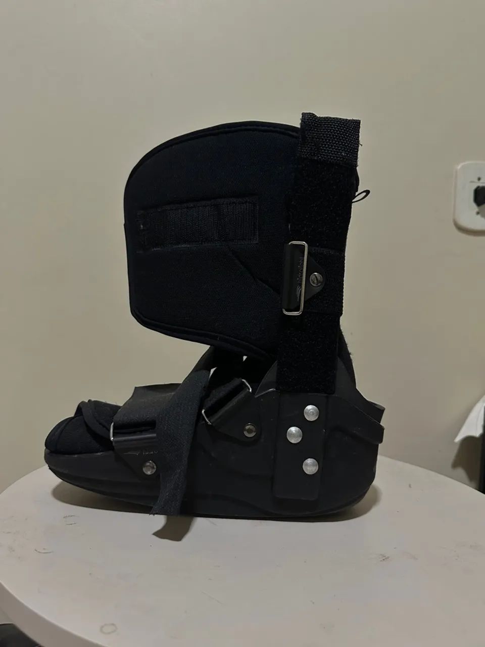 Vende-se BOTA ORTOPÉDICA. Cor preta - Foto 2