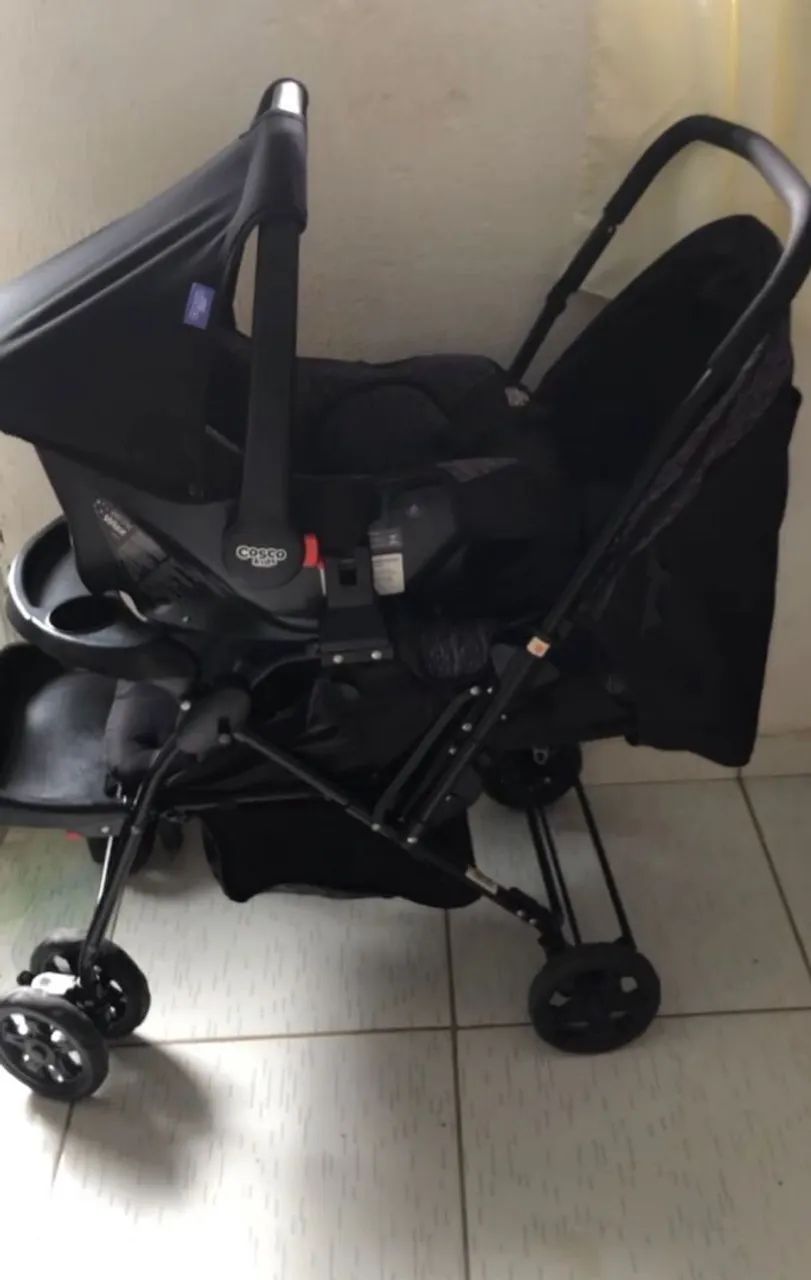 Carrinho de bebê com bebê conforto r$ 500