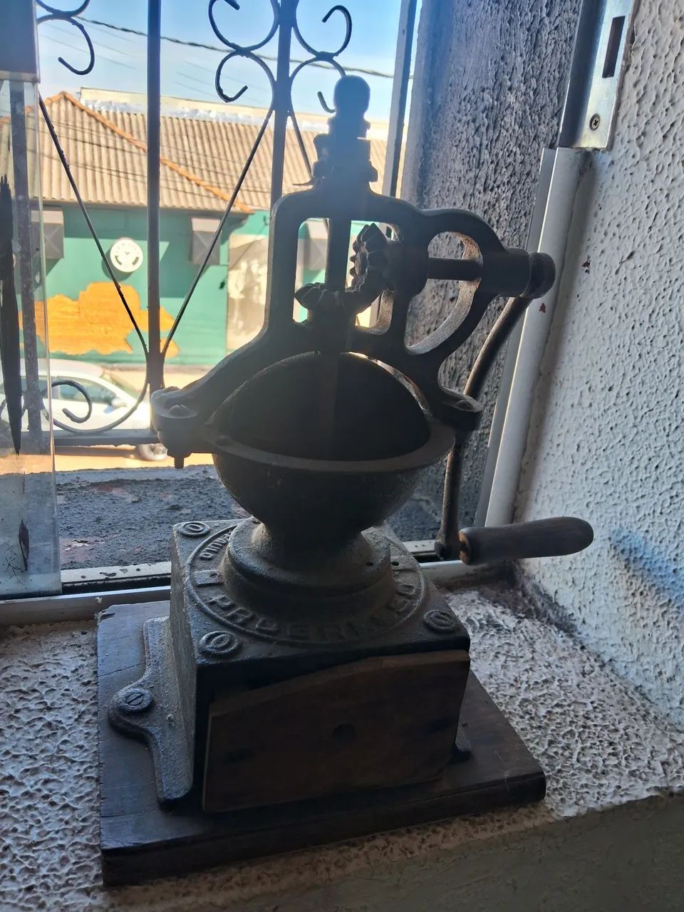 Moedor de cafe antigo